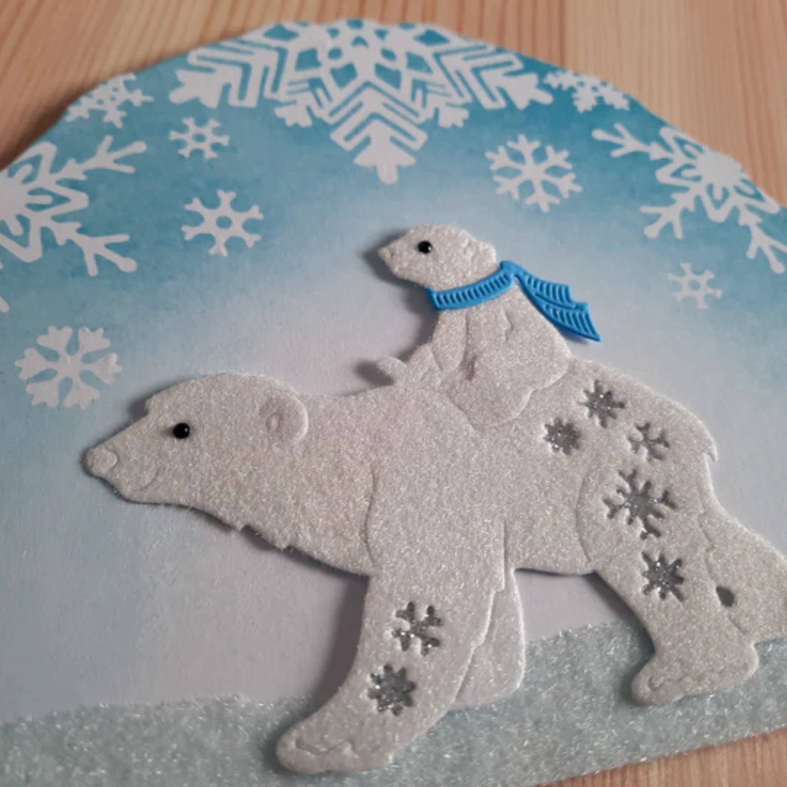 Large Polar Bear and Cub w Winter Snowflakes Cutting Dies
