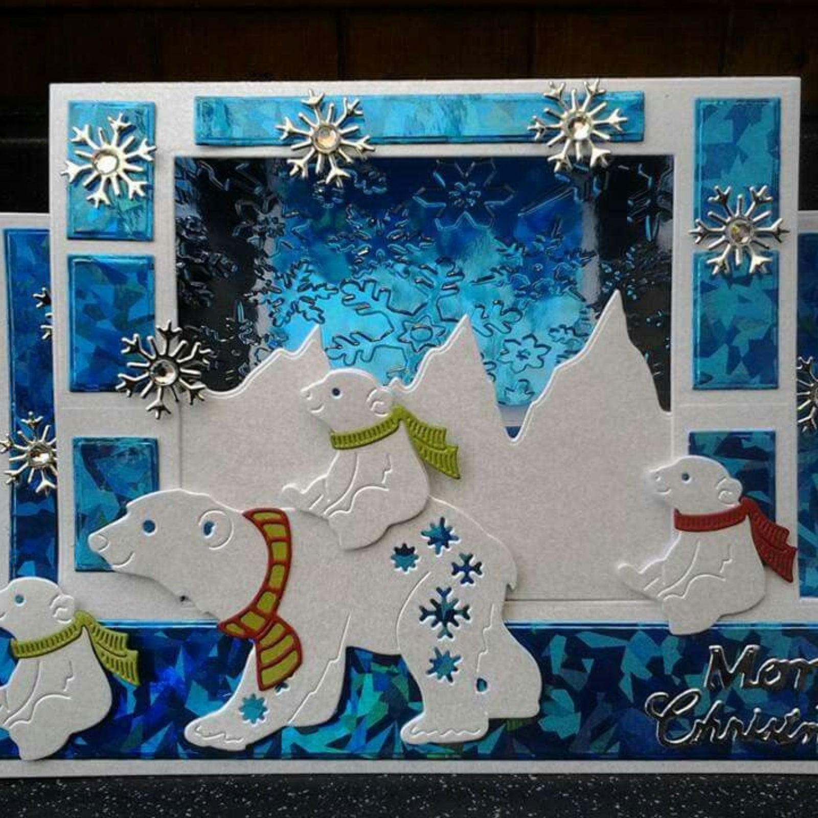 Large Polar Bear and Cub w Winter Snowflakes Cutting Dies