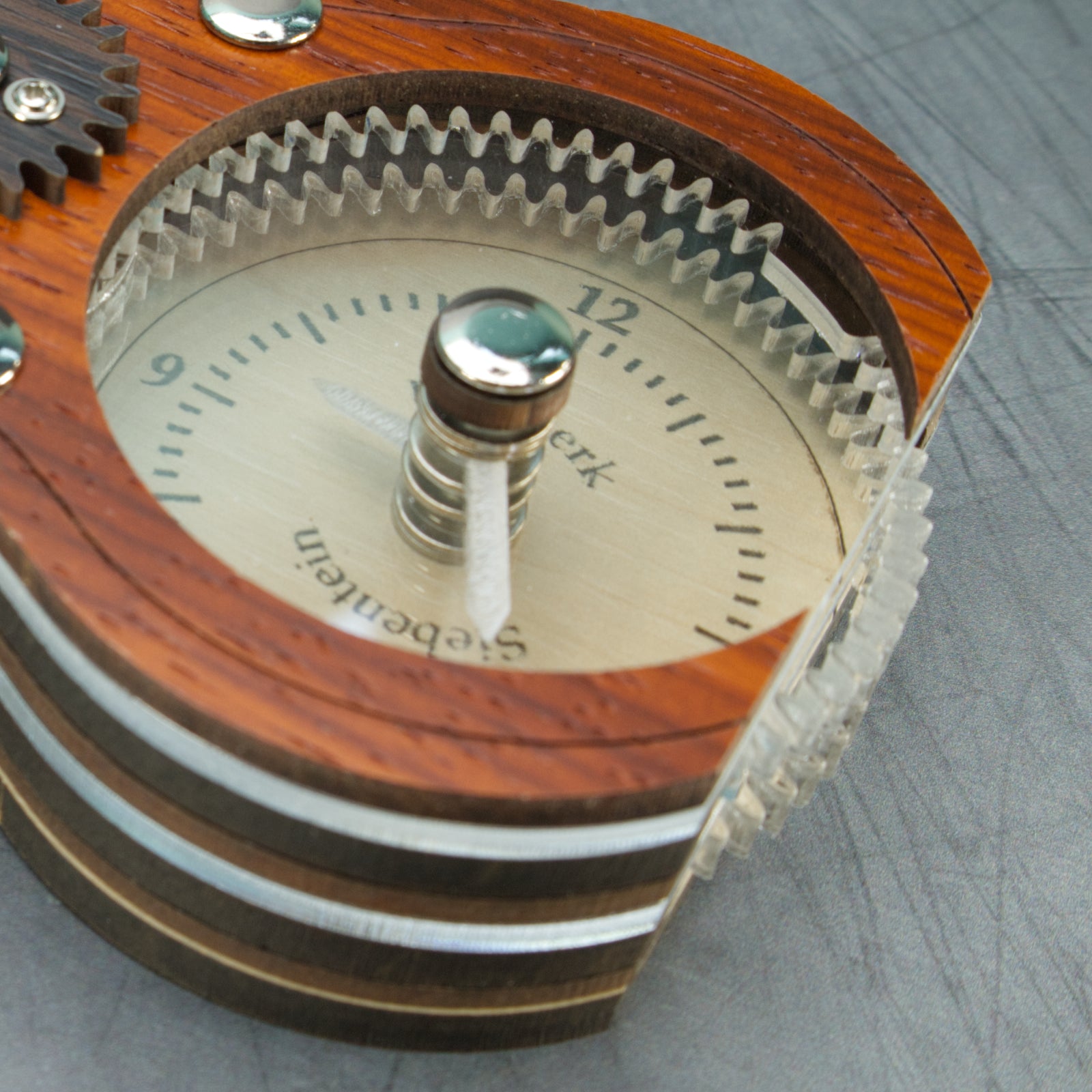 Uhrwerk – Rotating Gear Puzzle by Siebenstein-Spiele