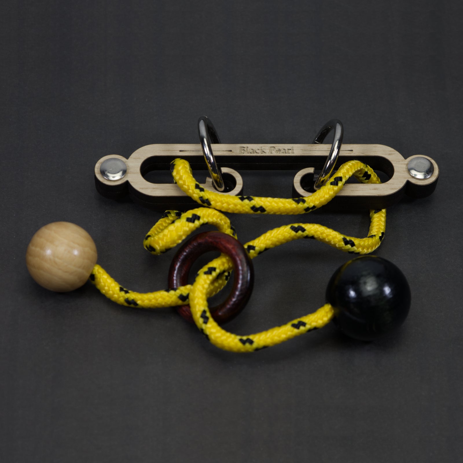 Black Pearl - Ring and Rope Puzzle - Level 8 - Siebenstein Spiele