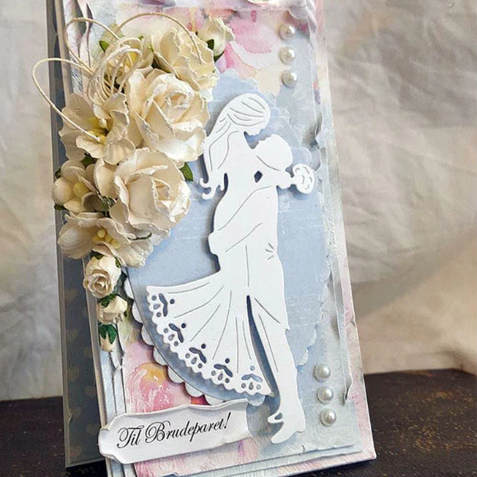 Bride & Groom Embrace Cutting Die