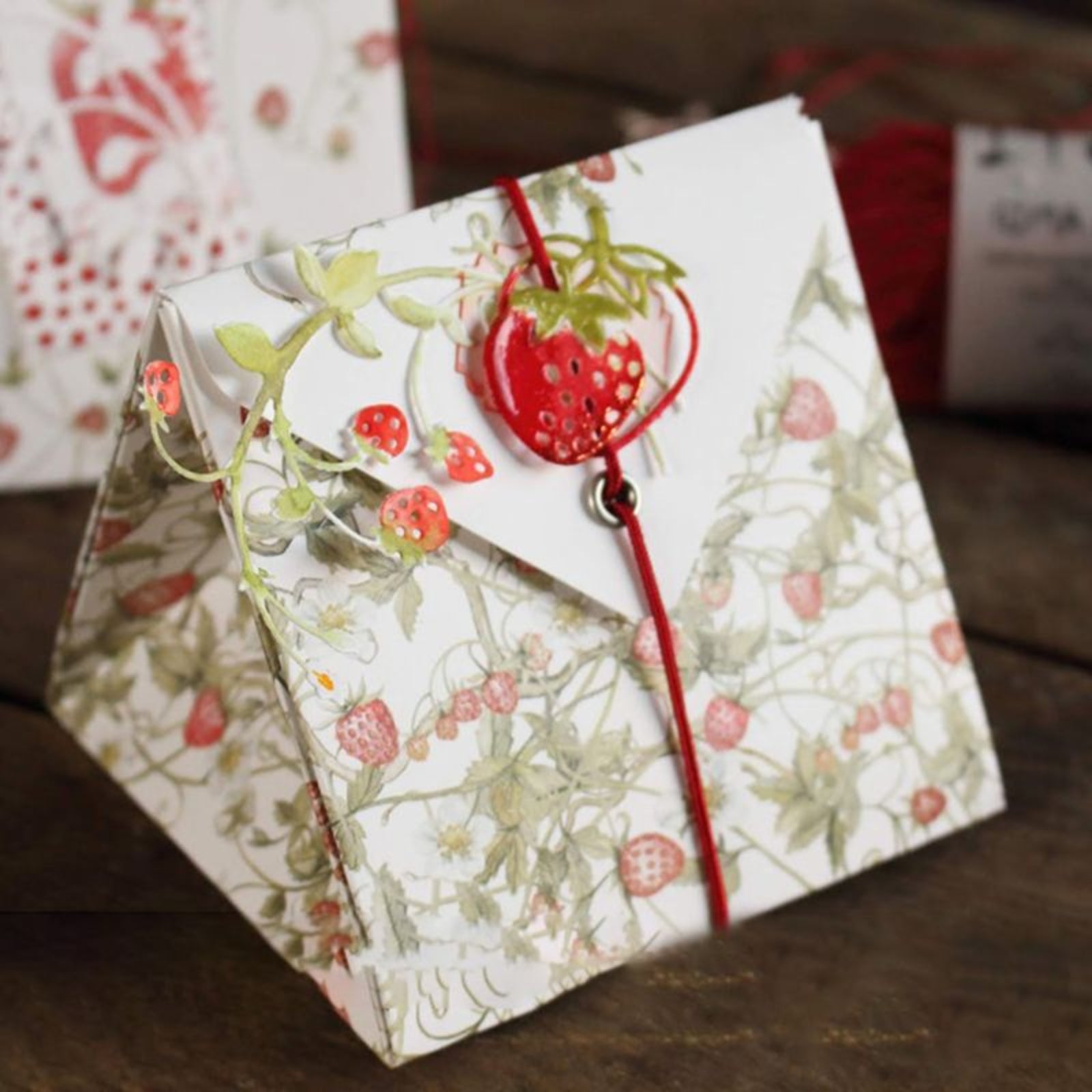 Wild Strawberry Vines Cutting Dies