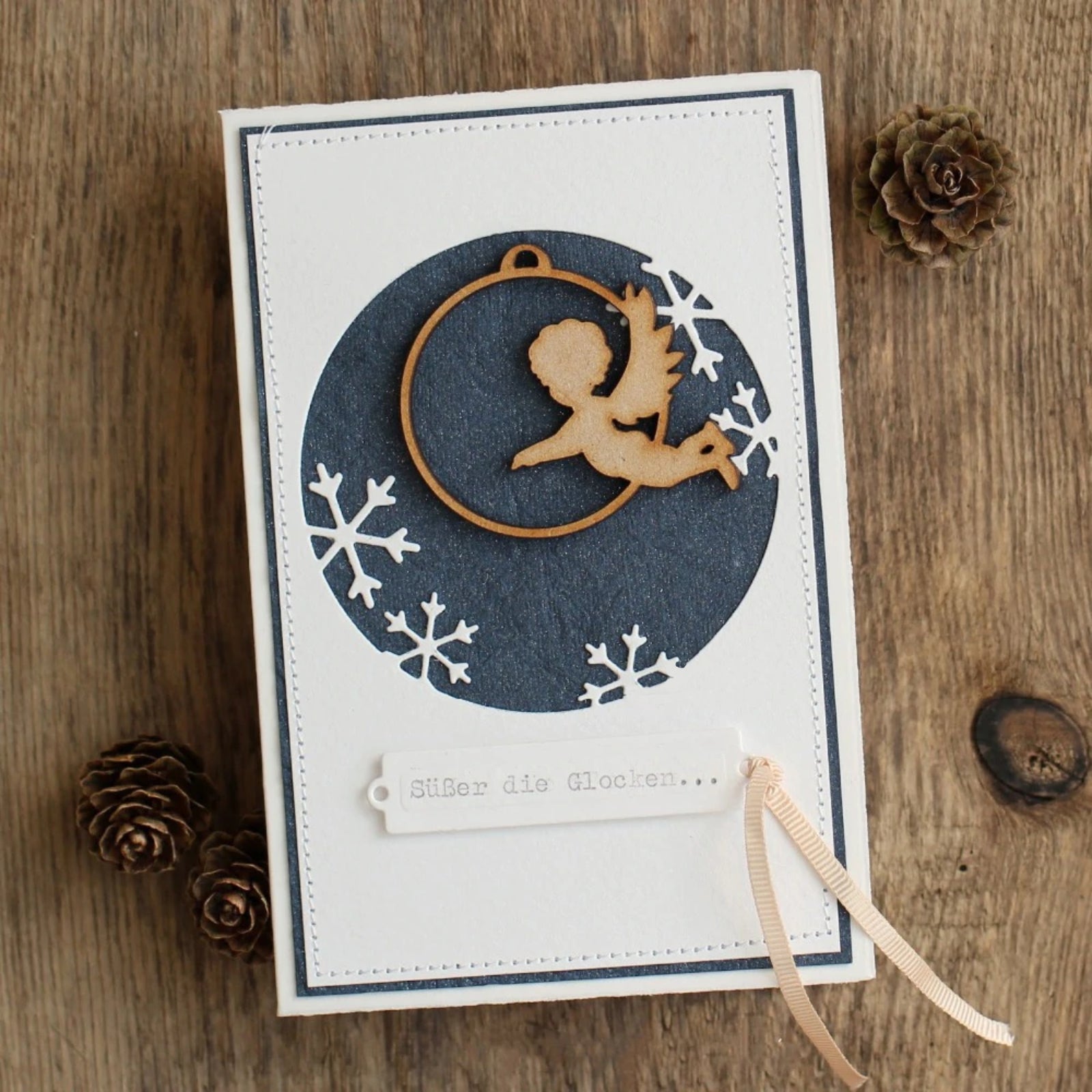 Stargazing & Falling Snowflakes Circular Scenes Cutting Dies