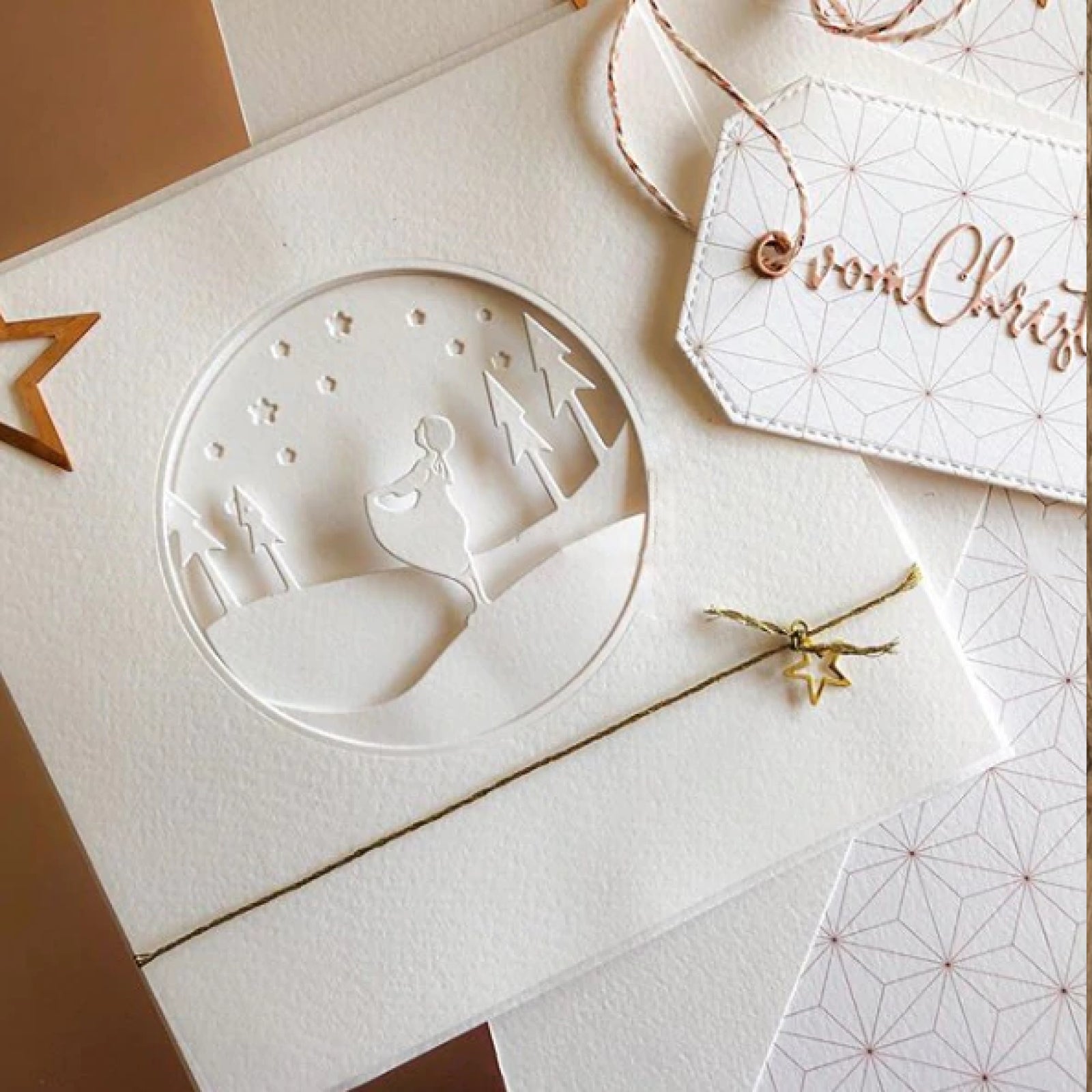 Stargazing & Falling Snowflakes Circular Scenes Cutting Dies