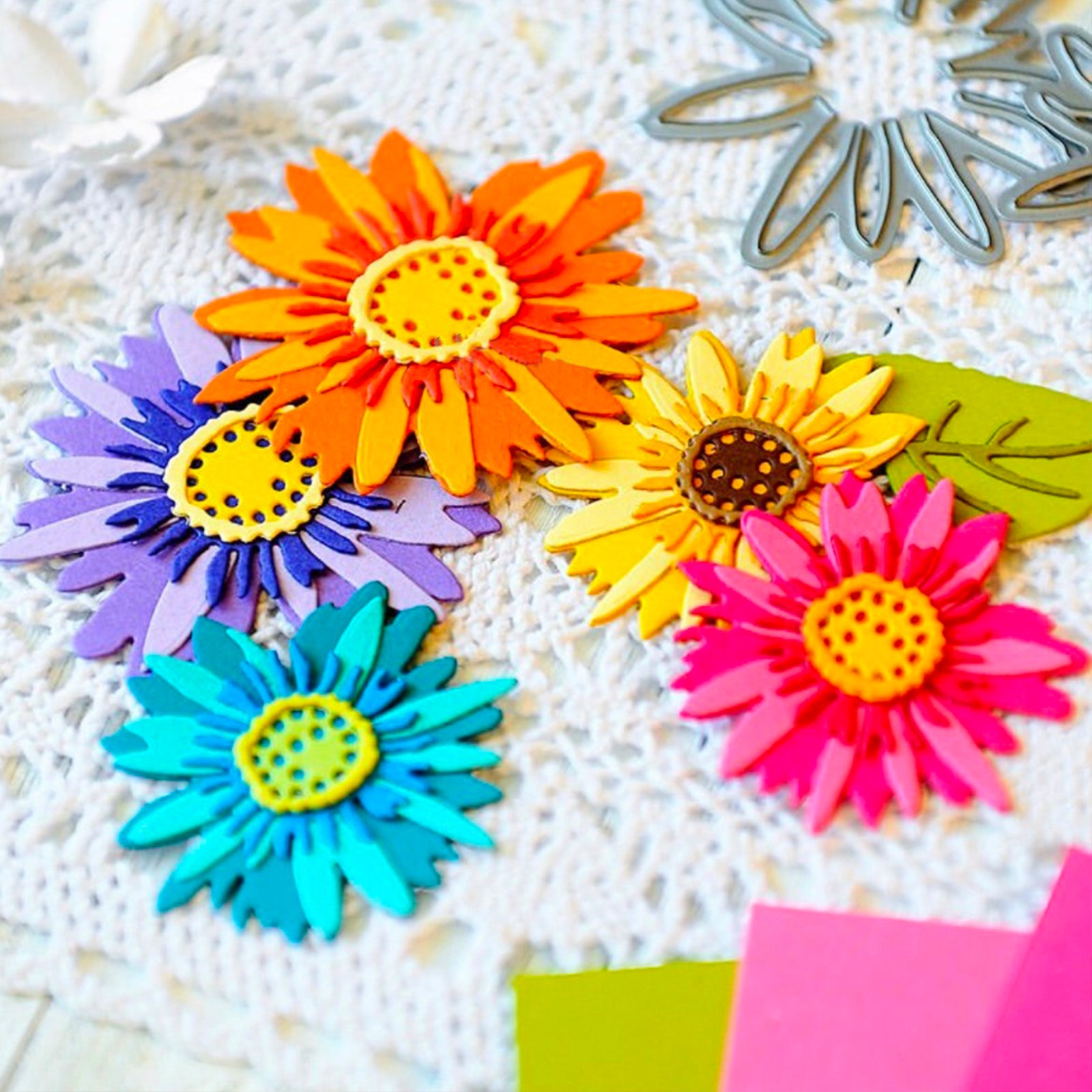 Build a Bunch of Daisies w Leaves Cutting & Embossing Dies