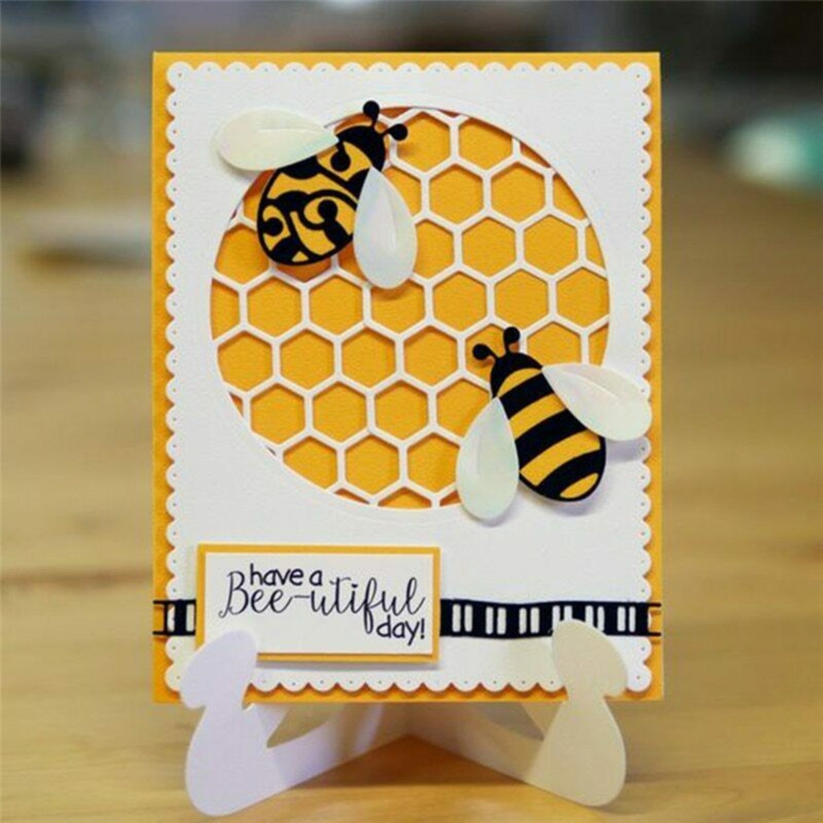 Beautiful Bees w Hive Layering Cutting & Embossing Dies