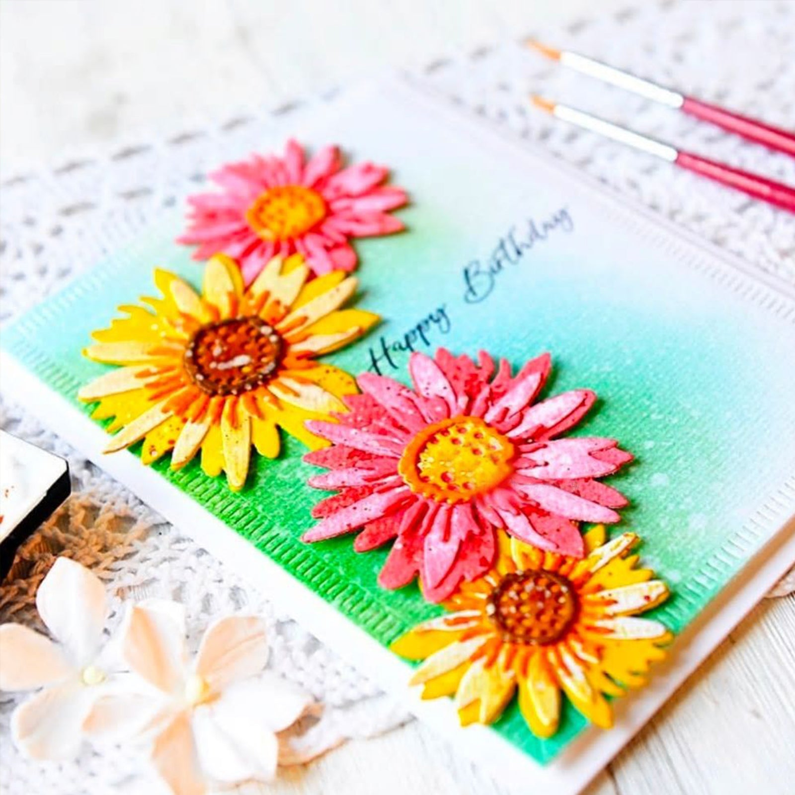Build a Bunch of Daisies w Leaves Cutting & Embossing Dies