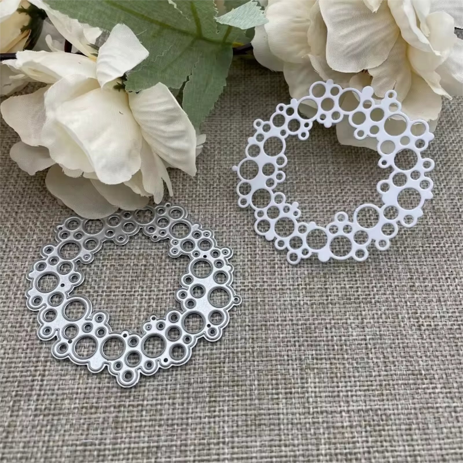 Air Bubbles Wreath Cutting Die