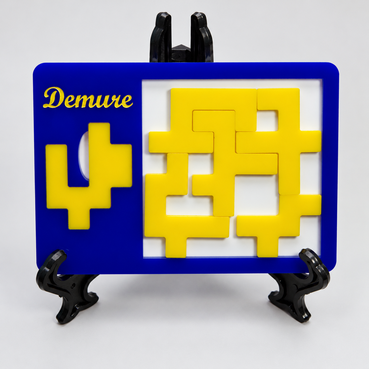 Demure yellow acrylic pieces, blue frame and complete original stand