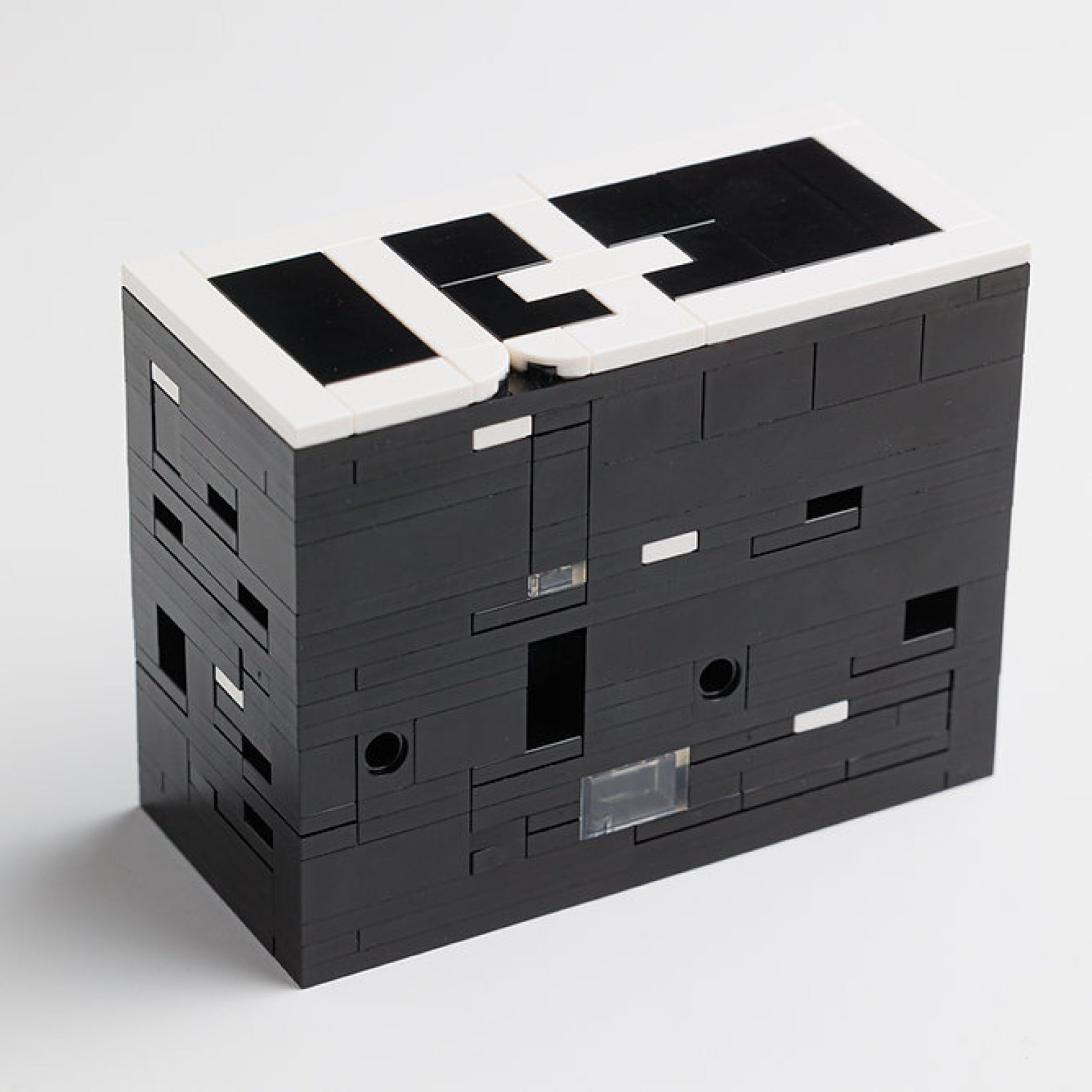 The aMAZEing Puzzle Box (Black) - Level 7 - 30+ Steps - QuizBrix